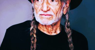“Willie Nelson’s Revealing Autobiography: Navigating Dark Moments and Finding Light”