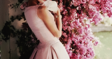 “Audrey Hepburn: Hollywood’s Timeless Icon, Enchanting Audiences with Grace and Elegance”