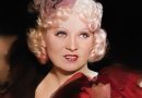 “Mae West Stuns in Her 80s: Discover the Iconic Style Everyone Wants to Emulate Today”